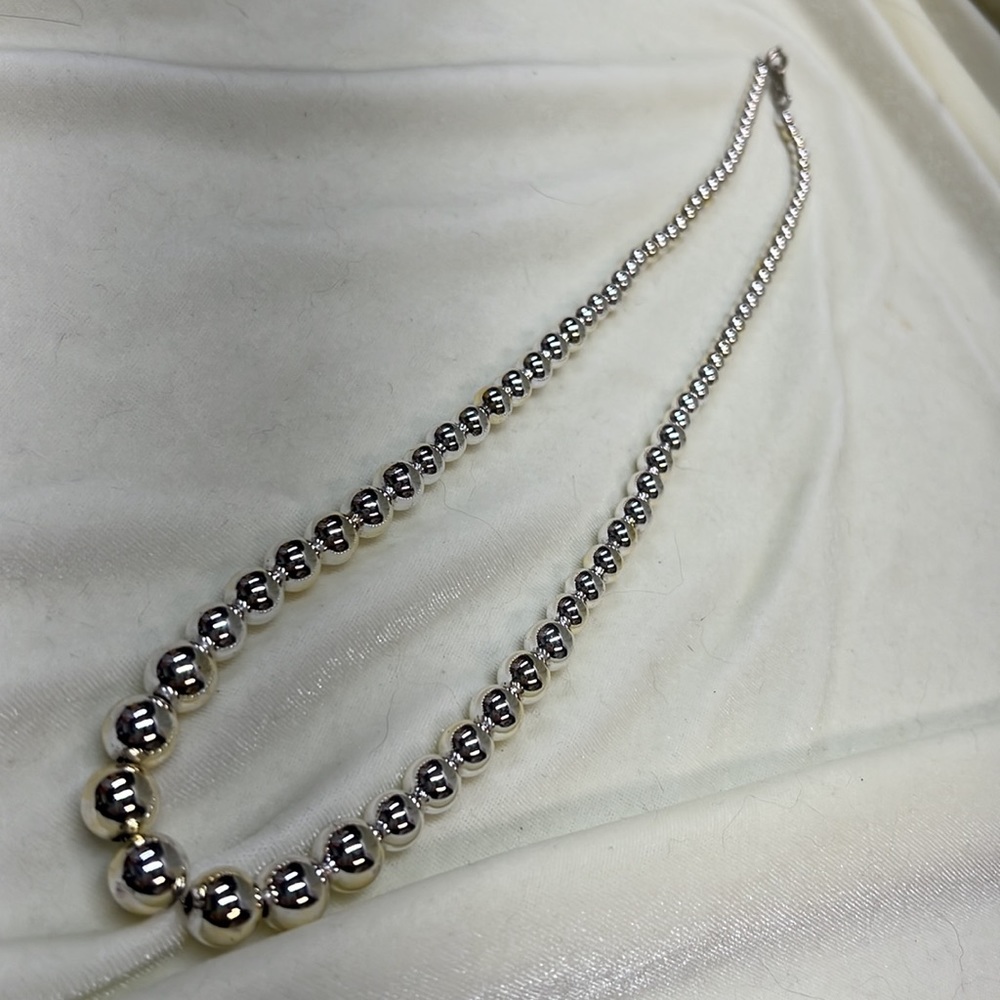 Napier 24 inch graduated silver tone metal bead necklace vintage
